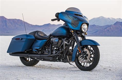 should the 2018 115th Anniversary paint bikes have been BLACKED OUT like the Specials?? - Harley ...