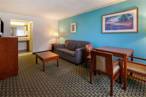 Days Inn by Wyndham Austintown | Austintown, OH Hotels