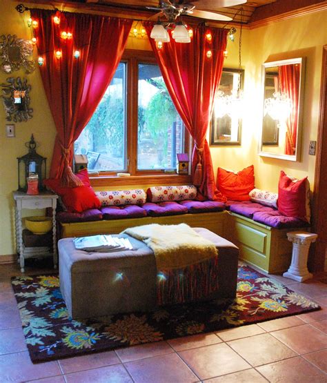 Cozy sitting area | Cozy sitting area, Moroccan bedroom, Home decor