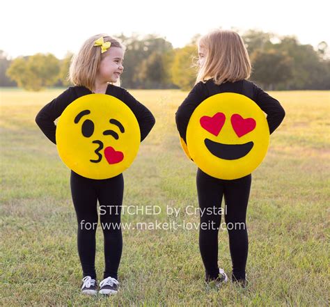 Make a Quick No Sew Emoji Costume | Make It & Love It