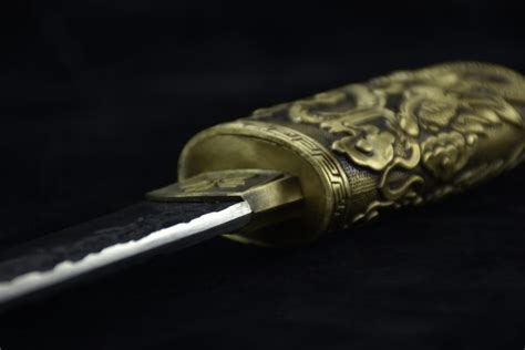 Traditional Chinese Daggers with Engraved Dragon - Everything Wushu