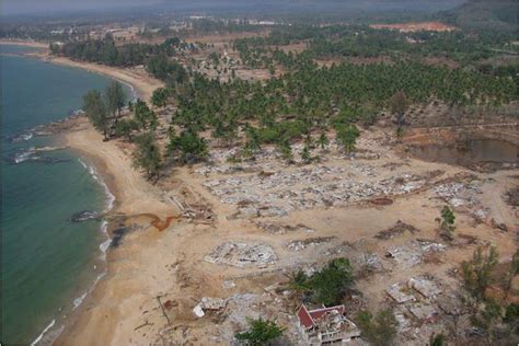 Survivor Narratives: 2004 | Pacific Tsunami Museum