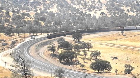 Huge Train Meet at Tehachapi Loop - YouTube