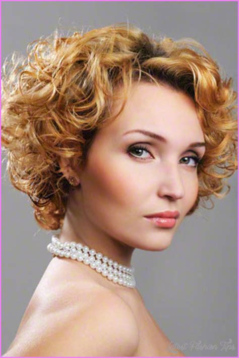 Fashion hairstyles for curly hair - LatestFashionTips.com