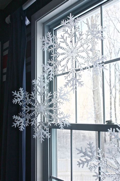 7 Festive Decorations to Hang in Your Windows for the Holidays