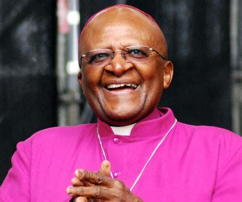 Desmond Tutu Biography - Childhood, Life Achievements & Timeline