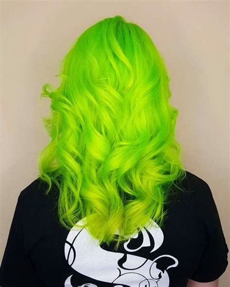 Verde cor da grama 💚 | Estilos de cabelo colorido, Cabelo bonito ...