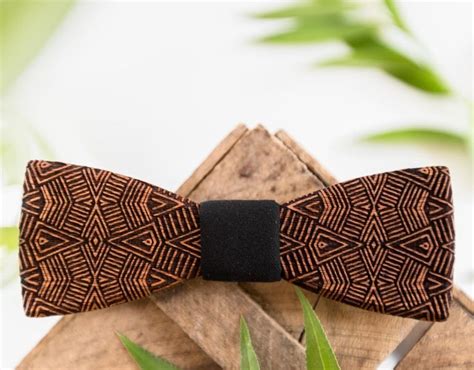 Stylish wooden bow tie for modern gentlemen | BeWooden