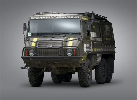 This Steyr-Puch Pinzgauer Is Rolling Art (lokalisiert)