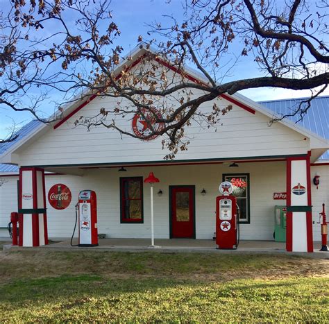 The front of the gas station. | Gas station, Old gas stations, Service station