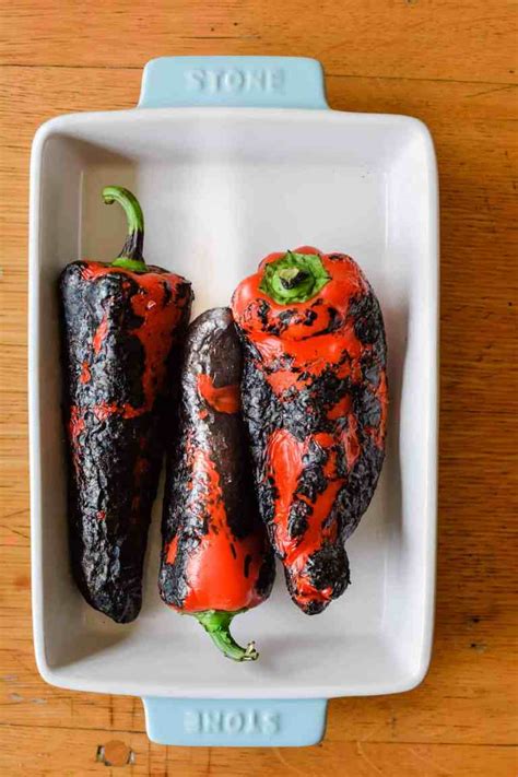 Roasted Red Pepper Sauce with Guajillo Chiles - ¡HOLA! JALAPEÑO