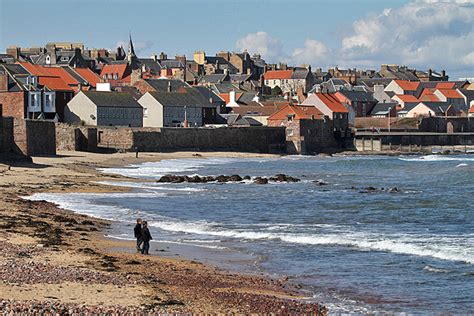 The beach at Dunbar © Walter Baxter cc-by-sa/2.0 :: Geograph Britain ...