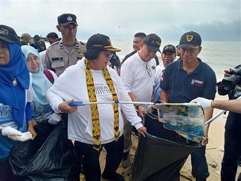 IBUKOTAKINI.COM - Puncak Hari Lingkungan Sedunia 2023, 500 Relawan Ikut Aksi Bersih Pantai di ...