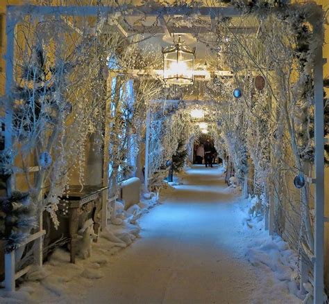 WOW! A house decorated like Narnia. I would love this! | Winter ...