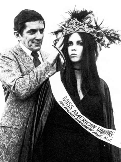 Barnabas Collins crowns Miss American Vampire - 1970 : r/OldSchoolCool