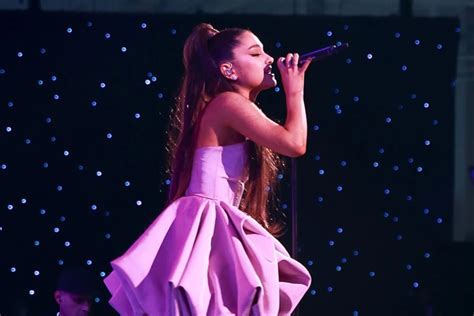 Ariana Grande Dazzles 2019 BBMAs With '7 Rings' Performance