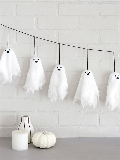 Halloween Ghost Garland You Can Easily Make