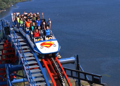 SUPERMAN™ The Ride | Six Flags New England