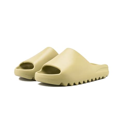 adidas - Yeezy Slide (Resin/Resin/Resin) – amongst few