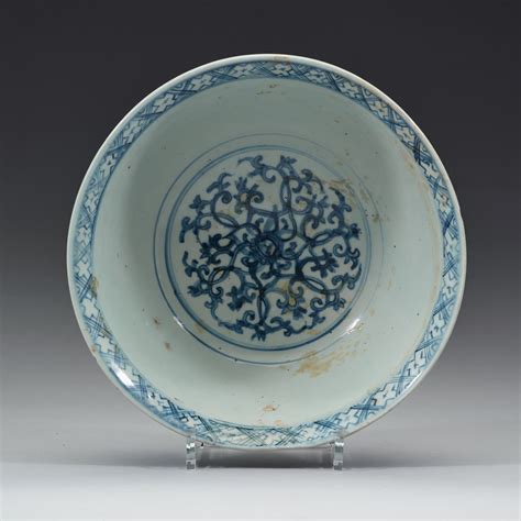 A blue and white porcelain bowl, Ming dynasty (1368-1644). - Bukowskis