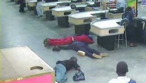 Armed robbery caught on camera in South Africa - Nehanda TV