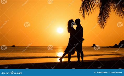 Silhouette of Romantic Couple on a Beach at Sunset Stock Illustration ...