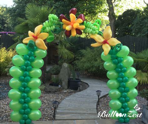 A tropical themed balloon arch for a garden party. | 風船アーチ, バルーンアート, バルーン