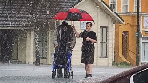 Teen helps elderly man cross the street during hailstorm in act of kindness - ABC News