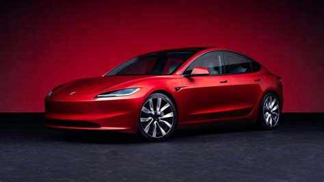 Tesla Model 3 2023: interni, prezzo, motori, autonomia