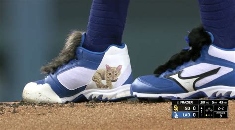 Tony Gonsolin wears incredible cat-themed cleats during start