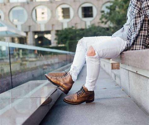 5 Best Men's Shoes to Wear With Jeans