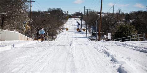 Texas' Blackouts, Power Outages, and Winter Storm Recorded on TikTok ...