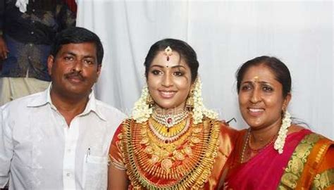 Navya Nair family, childhood photos | Celebrity family wiki