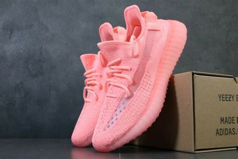 Yeezy Sneakers, Yeezy Shoes, Pink Sneakers, Sneakers Fashion, Fashion Shoes, Yezzy Shoes Women ...