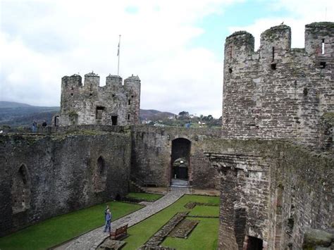 Inside Conwy castle © Dot Potter :: Geograph Britain and Ireland