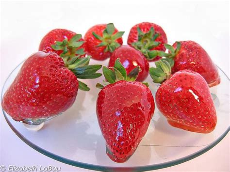 Glazed Strawberries Are Juicy With a Hard Candy Shell | Recipe | Candied strawberries recipe ...