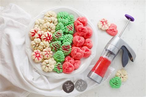 Christmas Cookie Press Cookies - Mom Loves Baking