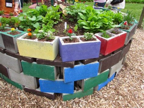 Get Enchanting Atmosphere with Awesome Cinder Block Garden Ideas