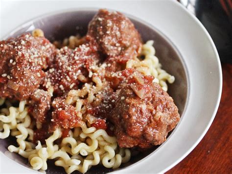 Slow-Cooker Italian Sausage Meatballs With Chianti Sauce and Fusilli Recipe