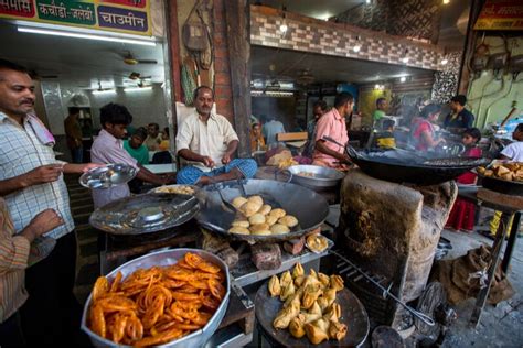 Street Stalls in Pune: Best Street Foods to Eat - OYO