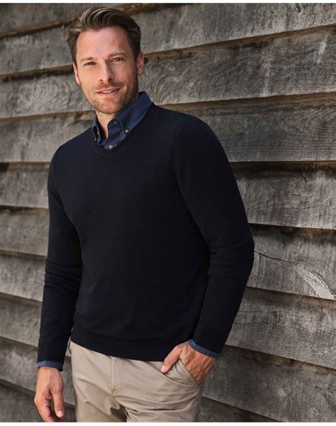 Navy | Mens Cashmere V Sweater | Pure Collection