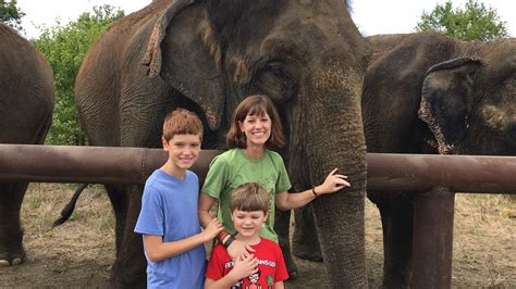 Elephant Sanctuary in Hugo Oklahoma - Hugs, Kisses and Snot