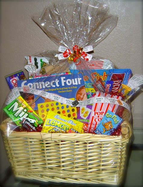 10 Lovable Family Christmas Gift Basket Ideas 2024
