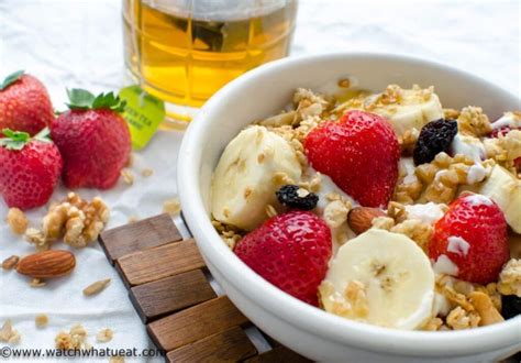 Greek yogurt banana breakfast bowl recipe | Watch What U Eat