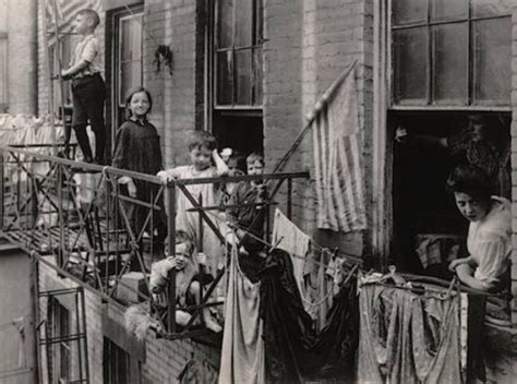 Neighborhoods - IMMIGRANTS IN 1900's NEW YORK CITY