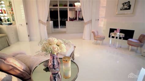 Villa Rosa - Master powder room - Lisa Vanderpump home Lisa Vanderpump ...