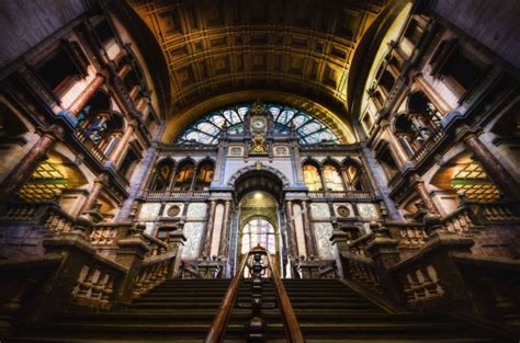 Antwerpen-Centraal Station - interior/stairwell - modlar.com