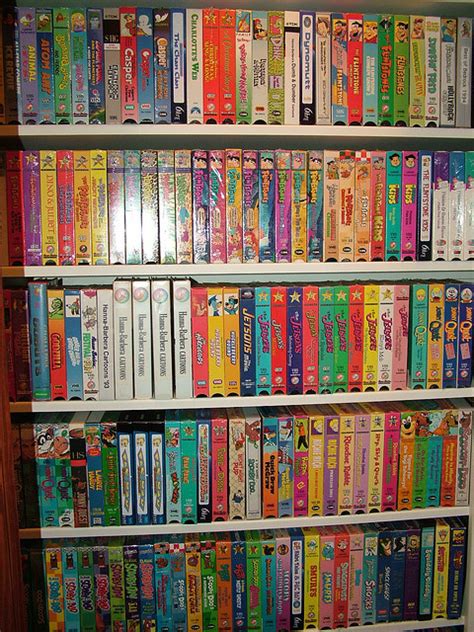 Shelf of VHS Tapes #3 (Hanna-Barbera) - VHS 照片 (35926123) - 潮流粉丝俱乐部