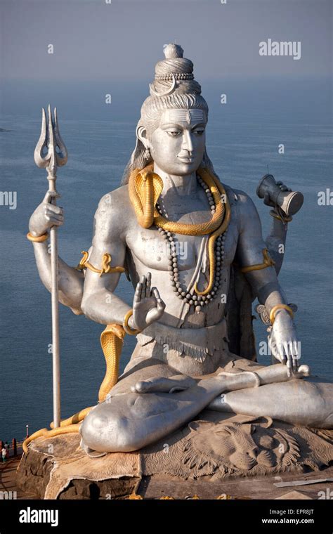 giant Lord Shiva statue at Murudeshwar temple, Murudeshwar, Karnataka ...