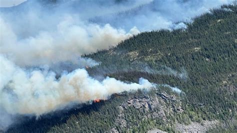 Forest fires force thousands out of their homes in Quebec's North Shore ...